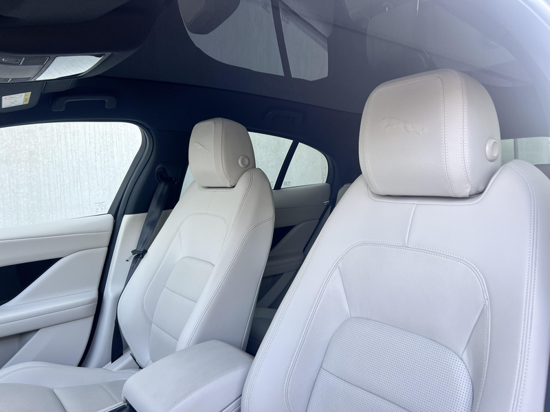 Jaguar I-Pace EV400 R-Dynamic SE — photo 7