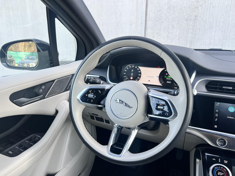 Jaguar I-Pace EV400 R-Dynamic SE — photo 10