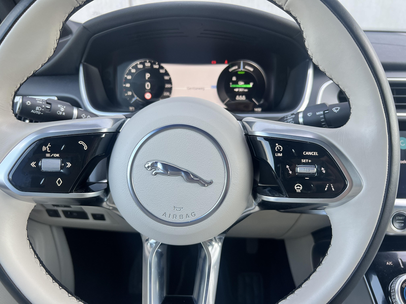 Jaguar I-Pace EV400 R-Dynamic SE — photo 11