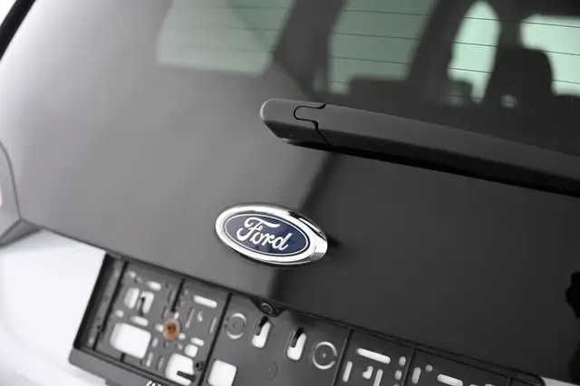 Ford Galaxy view 13