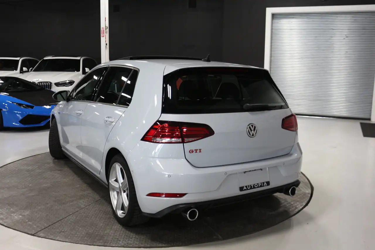 Volkswagen Golf GTI снимка Volkswagen Golf GTI