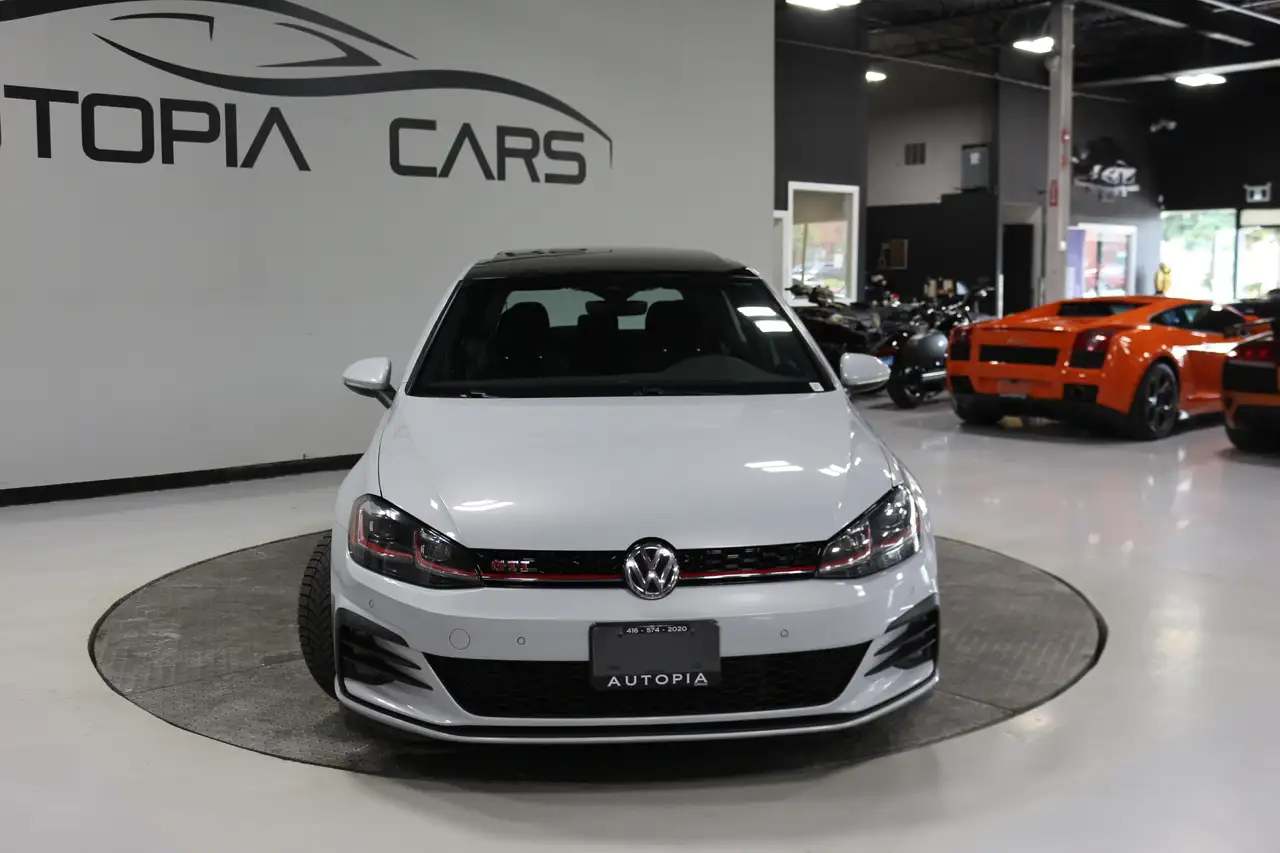 Volkswagen Golf GTI снимка Volkswagen Golf GTI