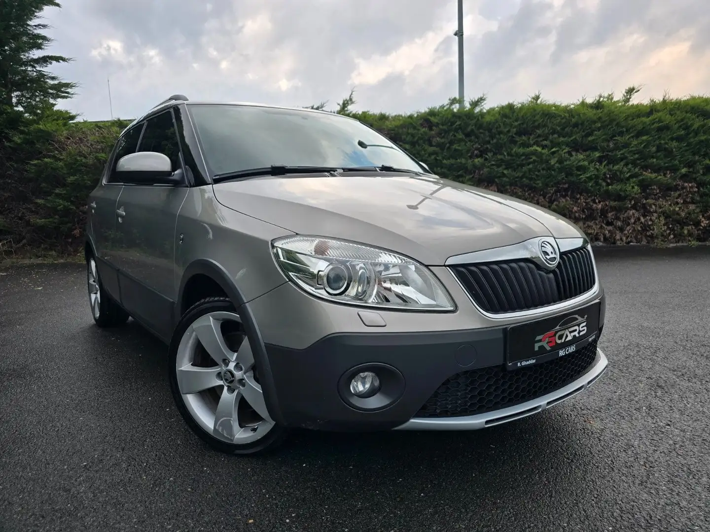 Skoda Fabia Scout Automatik Navi 1.Hand Beige - 1