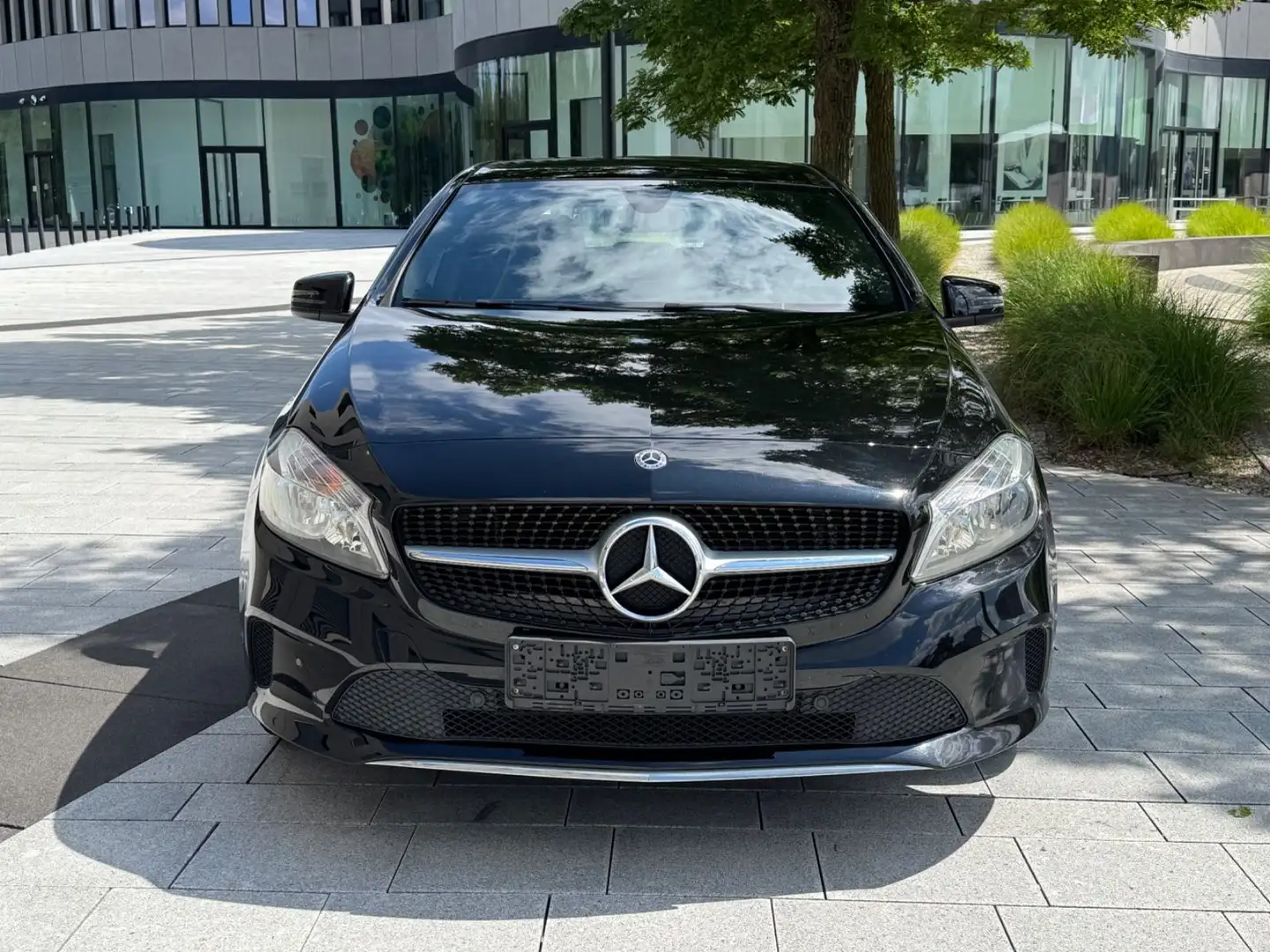 Mercedes-Benz A 180 NAVI*KLIMA*PDC*SHZ*TEMPO*LEDER*SPORTSITZE Noir - 2