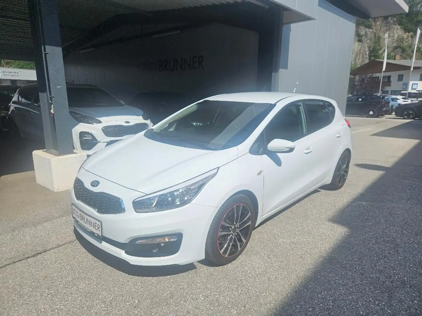Kia Ceed / cee'd cee'd 1,4 MPI Titan Weiß - 2