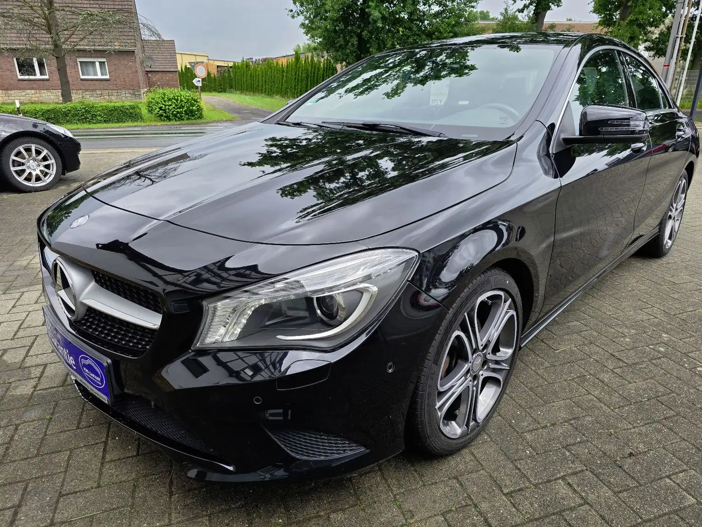 Mercedes-Benz CLA 180 Urban ,Navi, Bi-Xenon,PDC,Sitzh 48000 km Schwarz - 2