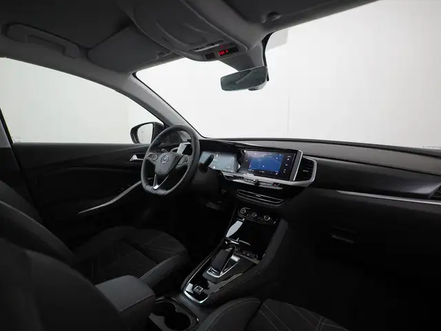 Opel Grandland view 2