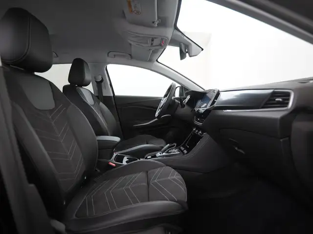 Opel Grandland view 3