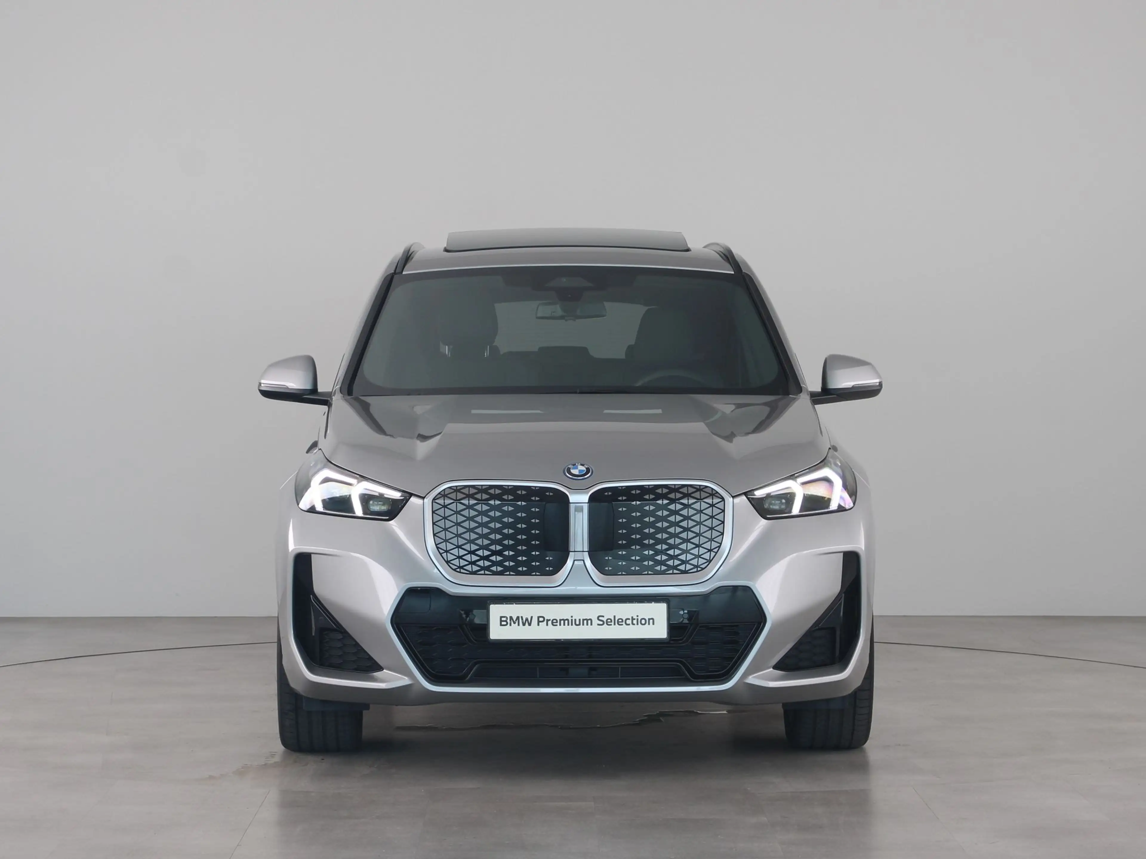 BMW iX1 eDrive20 67 kWh M Sport Edition Trekhaak — photo 2