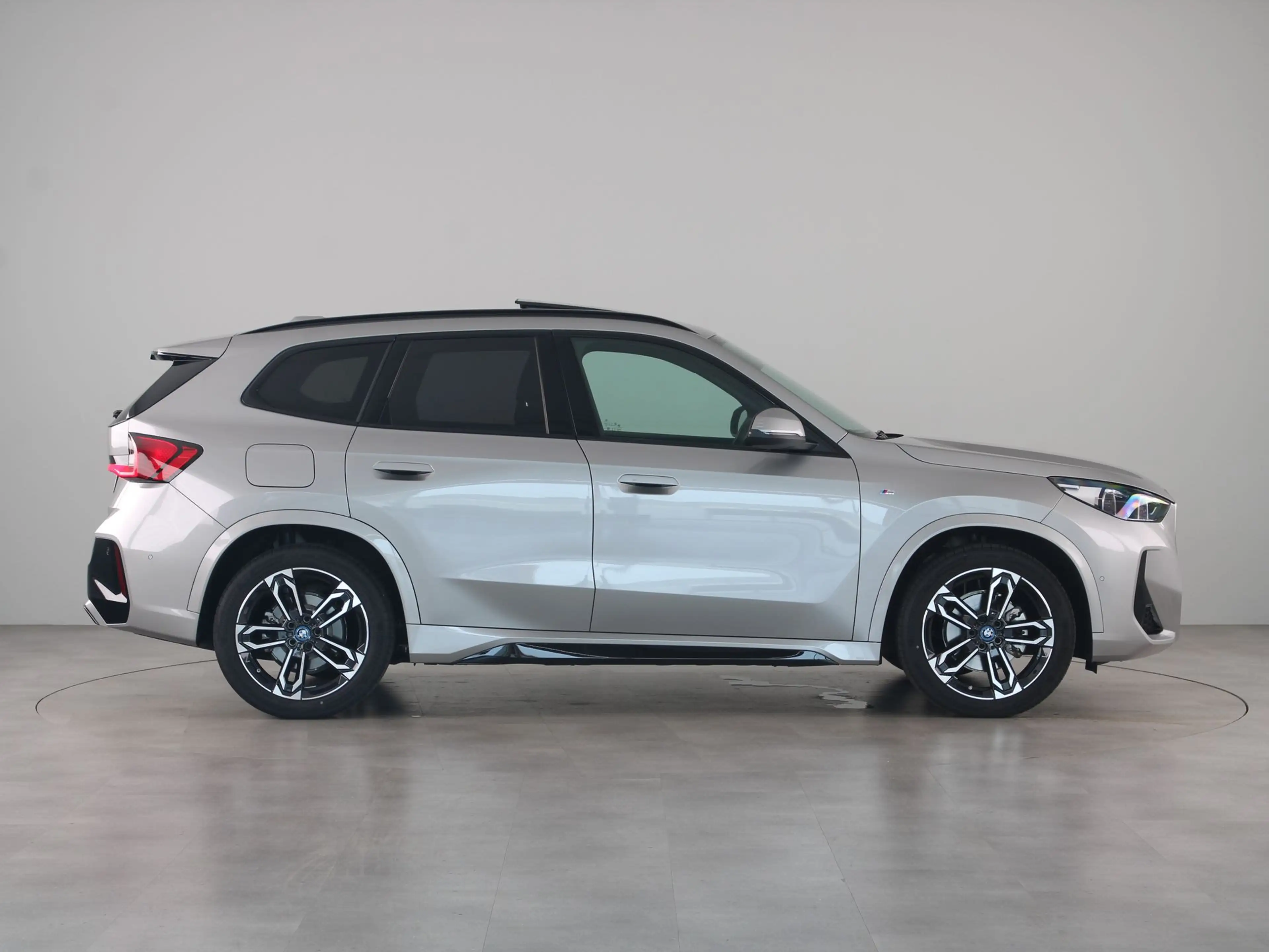 BMW iX1 eDrive20 67 kWh M Sport Edition Trekhaak — photo 4