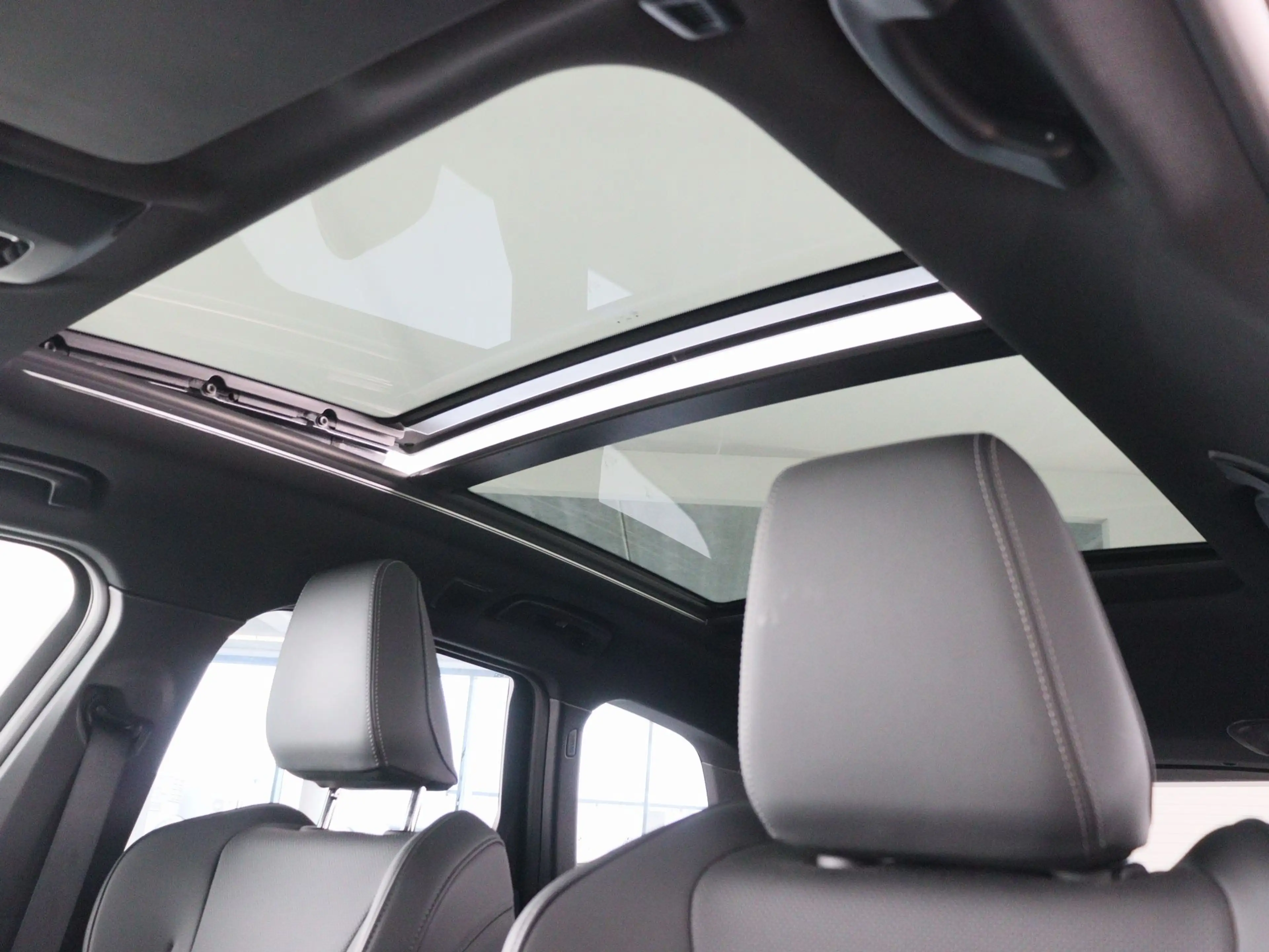 BMW iX1 eDrive20 67 kWh M Sport Edition Trekhaak — photo 10
