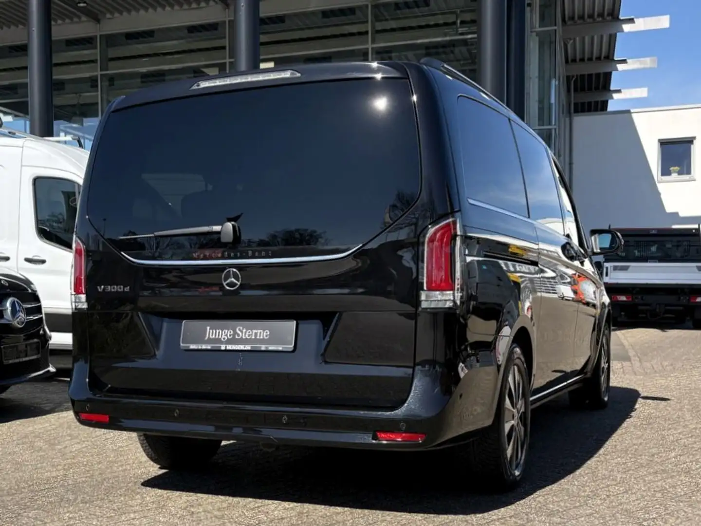 Mercedes-Benz V 300 d AVANTGARDE Lang FACELIFT+AHK+STDHZG Noir - 2