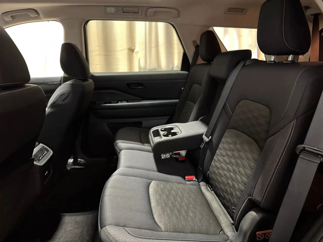 Nissan Pathfinder снимка Nissan Pathfinder