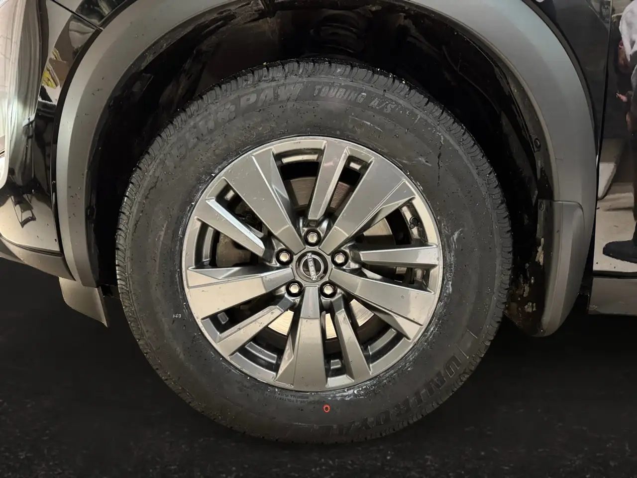 Nissan Pathfinder снимка Nissan Pathfinder