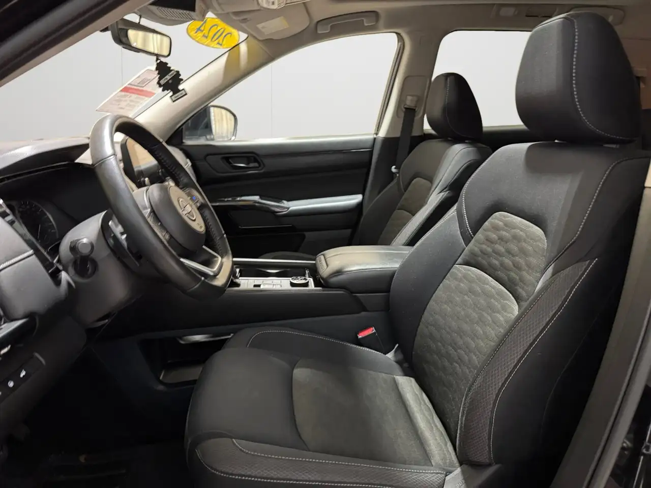 Nissan Pathfinder снимка Nissan Pathfinder