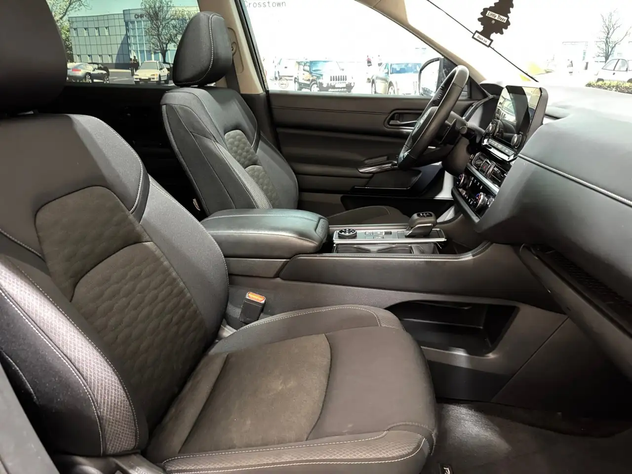 Nissan Pathfinder снимка Nissan Pathfinder