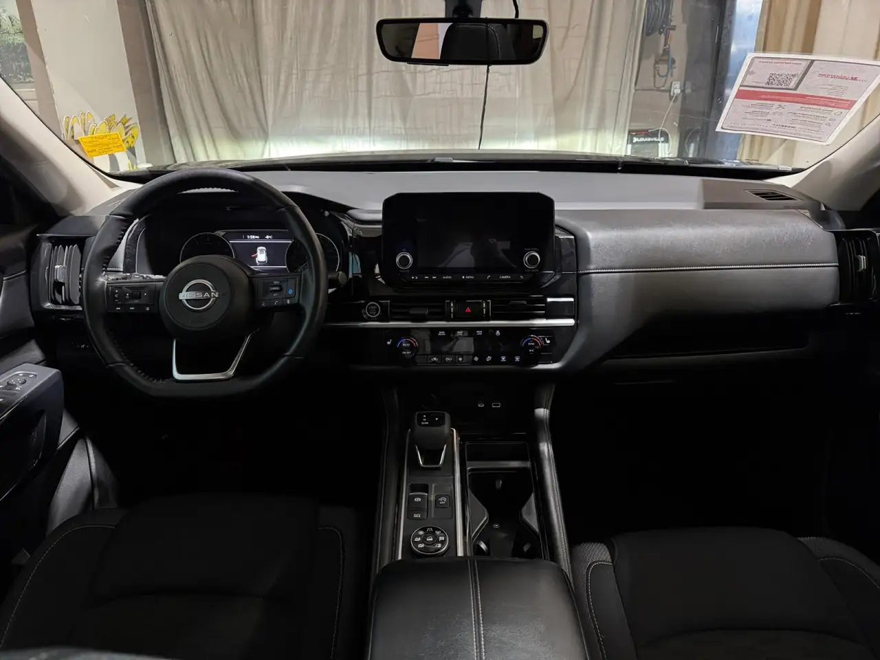 Nissan Pathfinder снимка Nissan Pathfinder