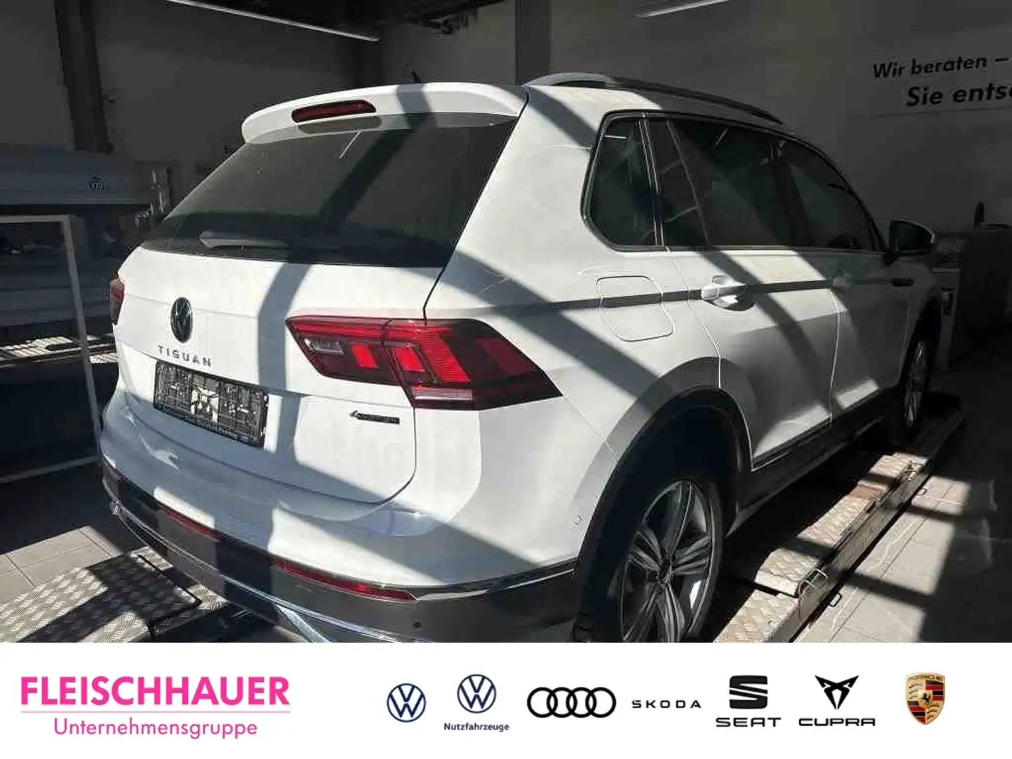 Volkswagen Tiguan Elegance 4Motion 2.0 TDI DSG AHK Pano Navi Weiß - 2