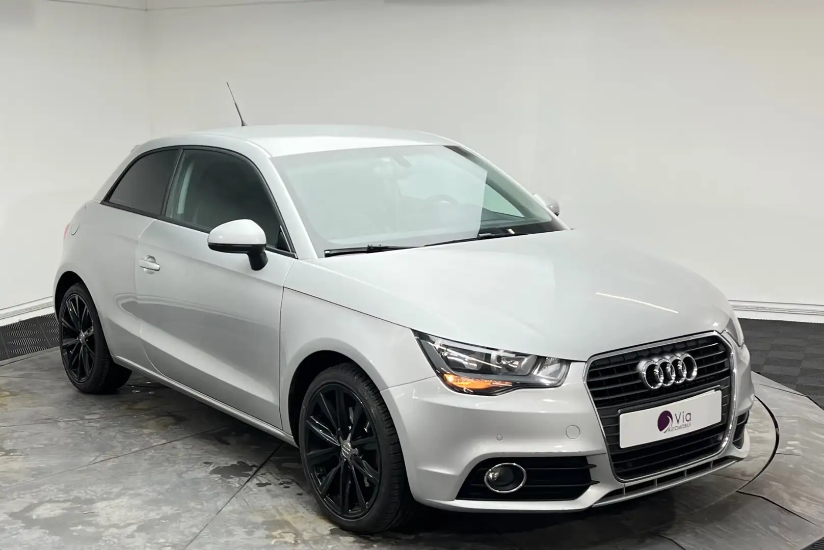 Audi A1 1.4 TFSI 122 Ambition Luxe S tronic Gris - 2