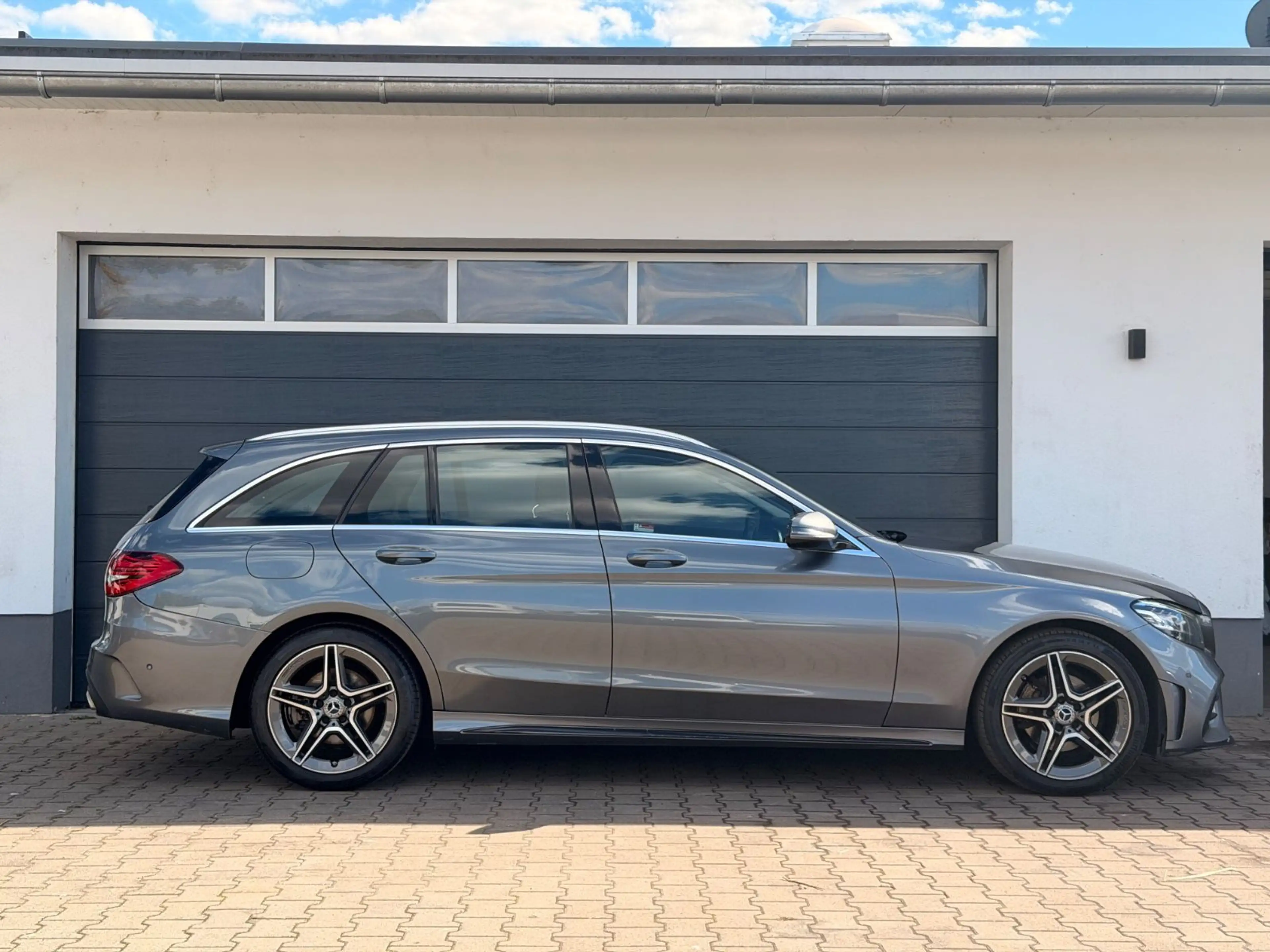 Mercedes-Benz C 200 d T AMG Line LED Kamera Keyless Go — photo 7