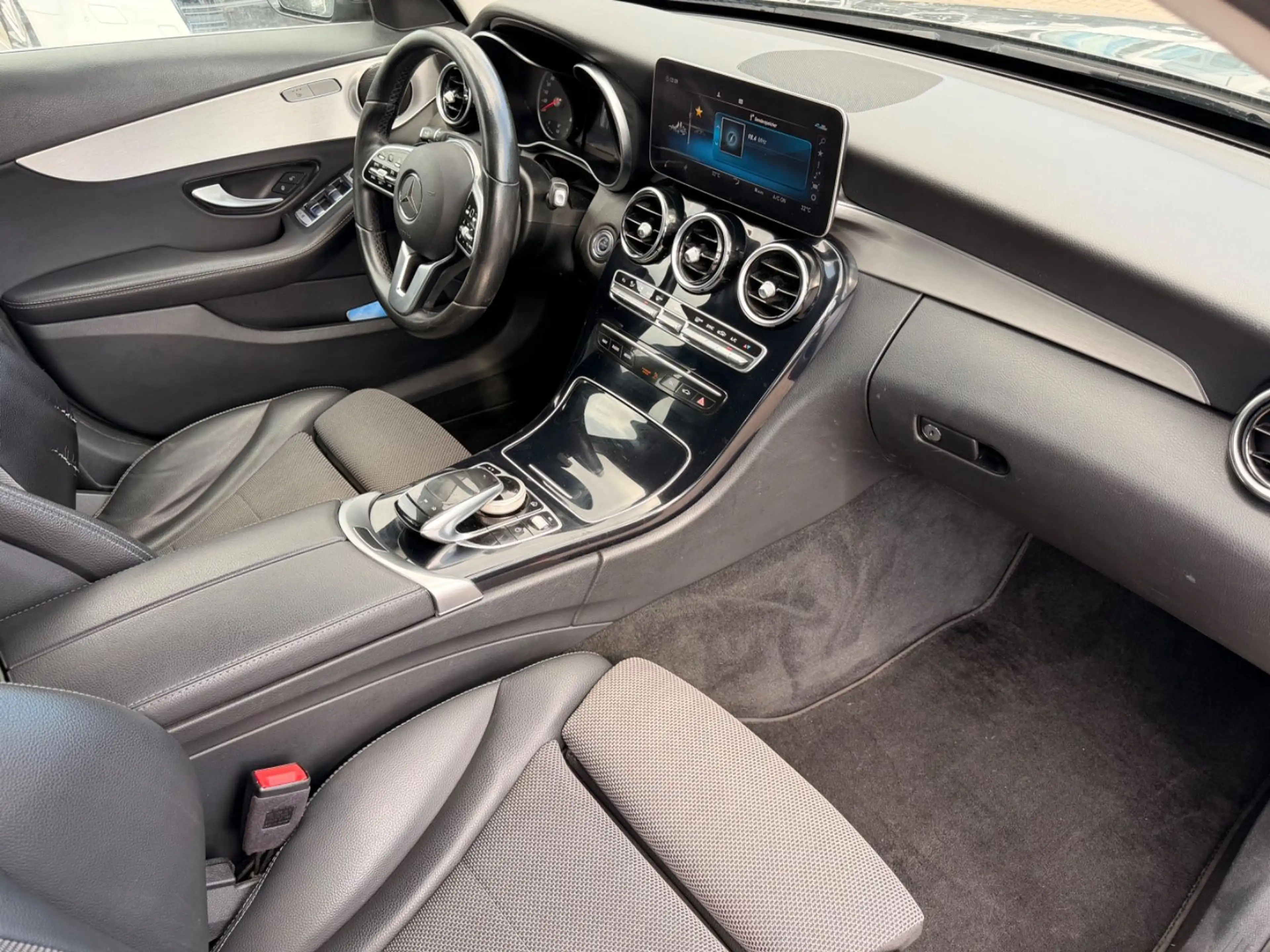 Mercedes-Benz C 200 d T AMG Line LED Kamera Keyless Go — photo 12