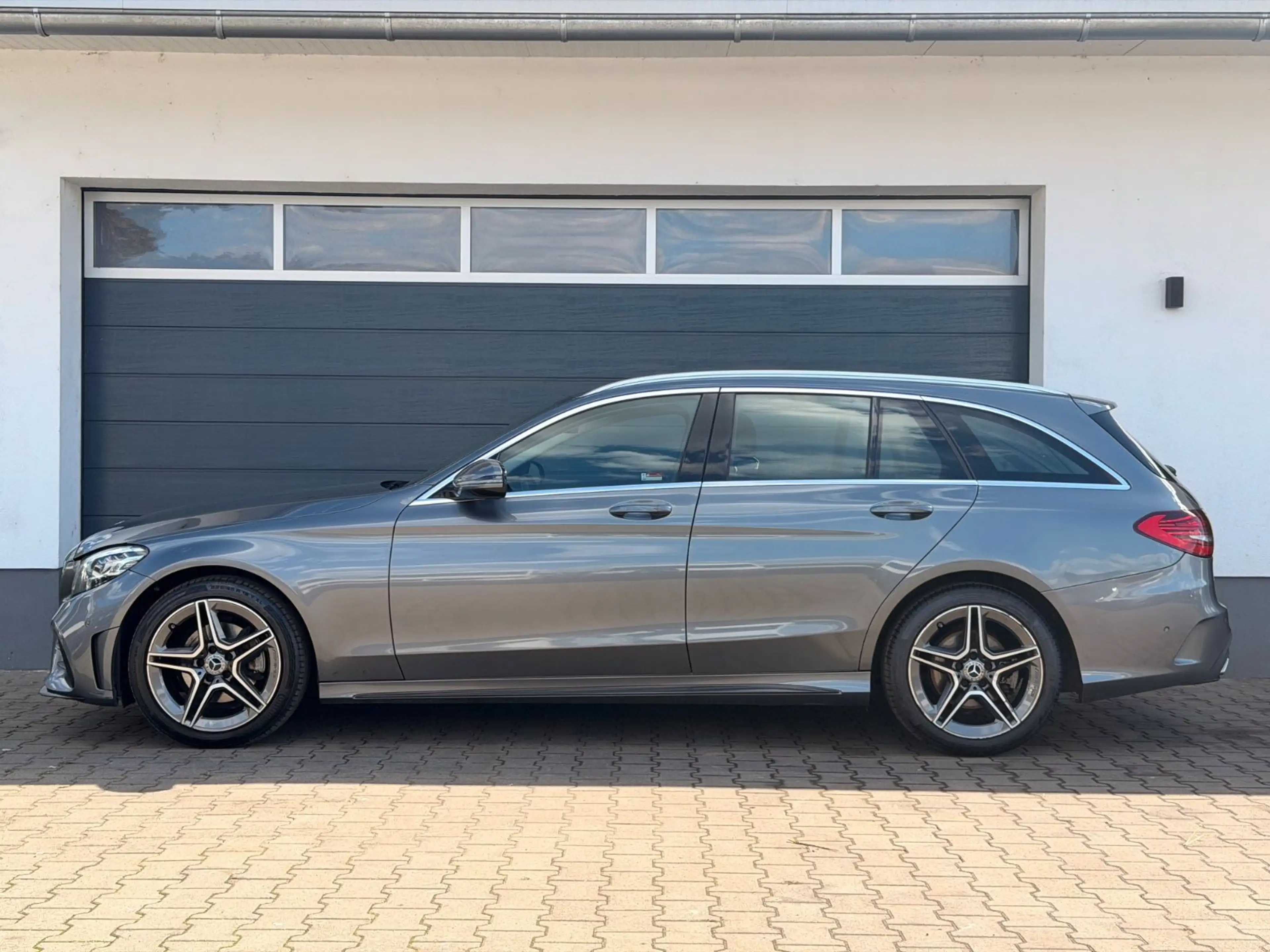 Mercedes-Benz C 200 d T AMG Line LED Kamera Keyless Go — photo 2