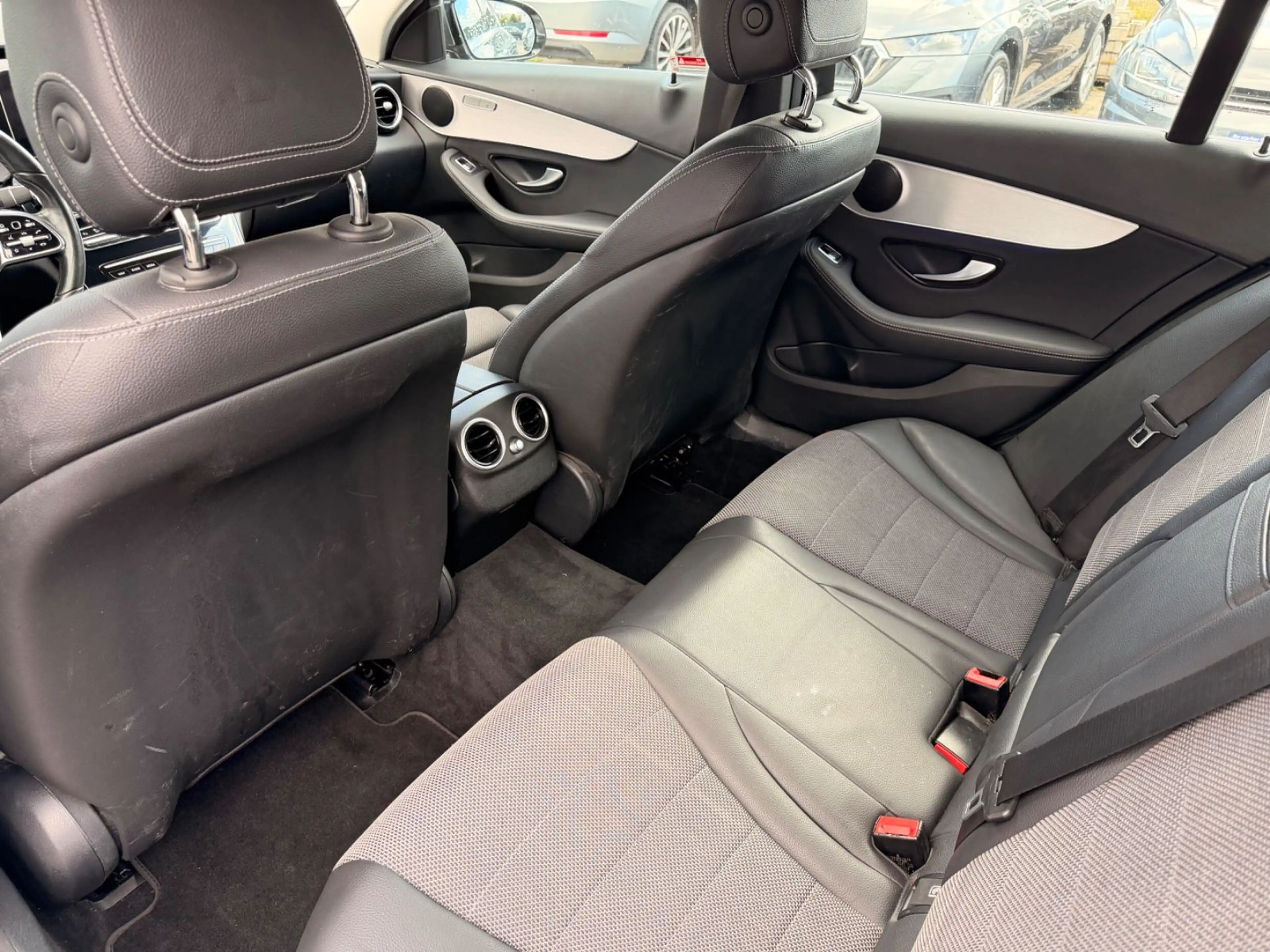 Mercedes-Benz C 200 d T AMG Line LED Kamera Keyless Go — photo 13