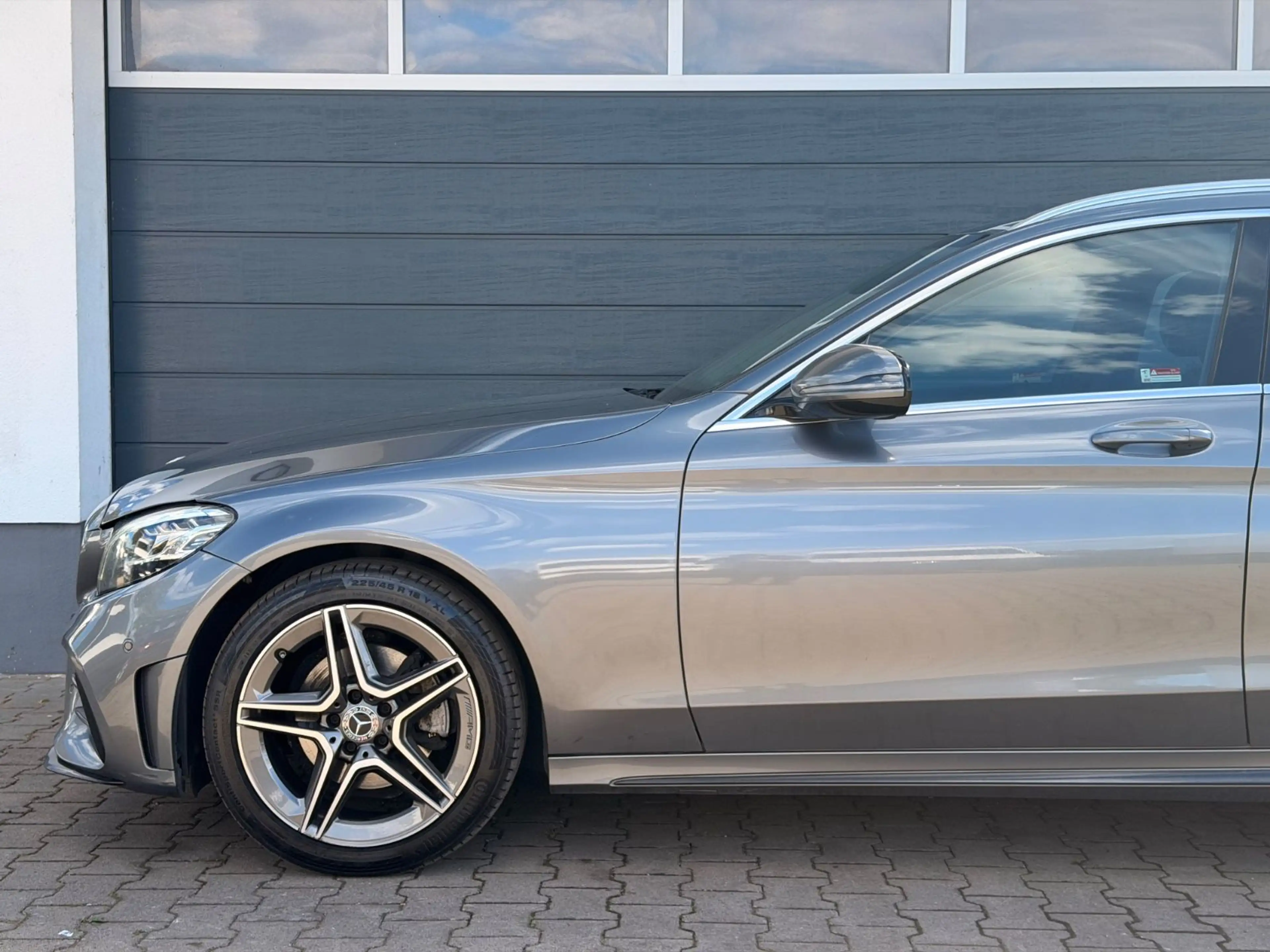 Mercedes-Benz C 200 d T AMG Line LED Kamera Keyless Go — photo 9