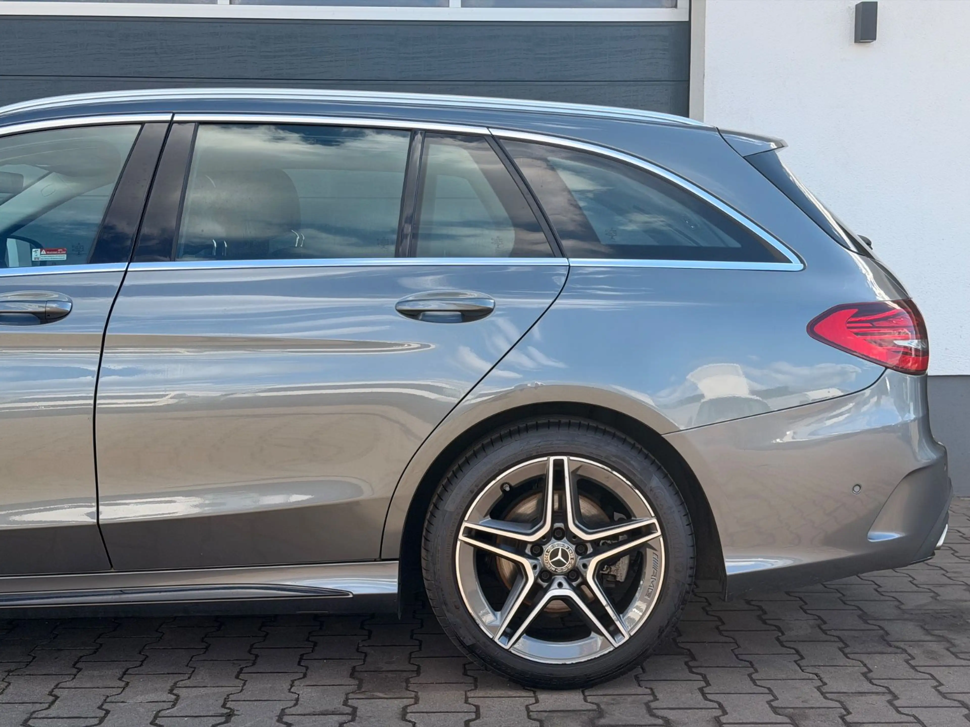 Mercedes-Benz C 200 d T AMG Line LED Kamera Keyless Go — photo 10