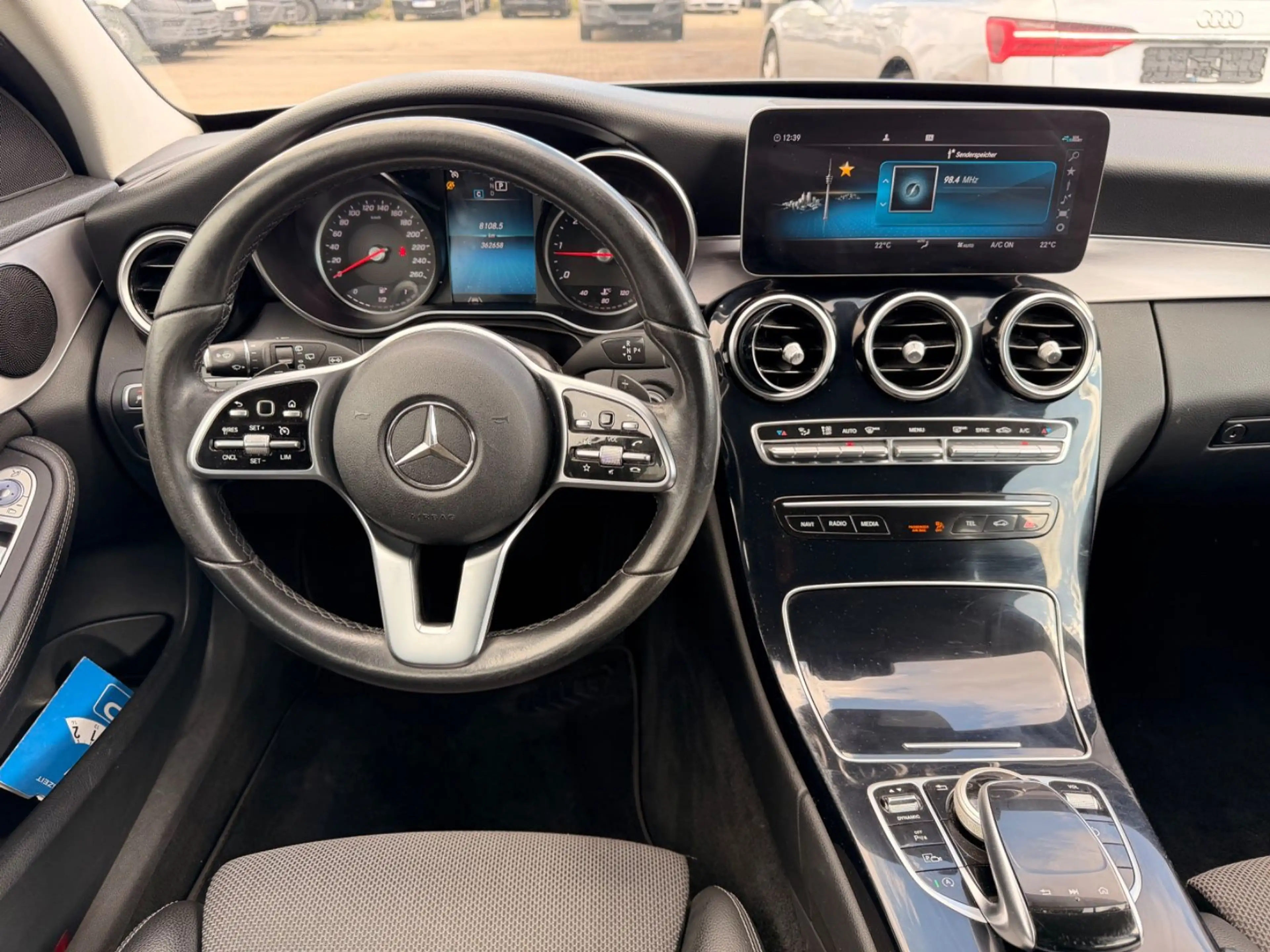 Mercedes-Benz C 200 d T AMG Line LED Kamera Keyless Go — photo 15