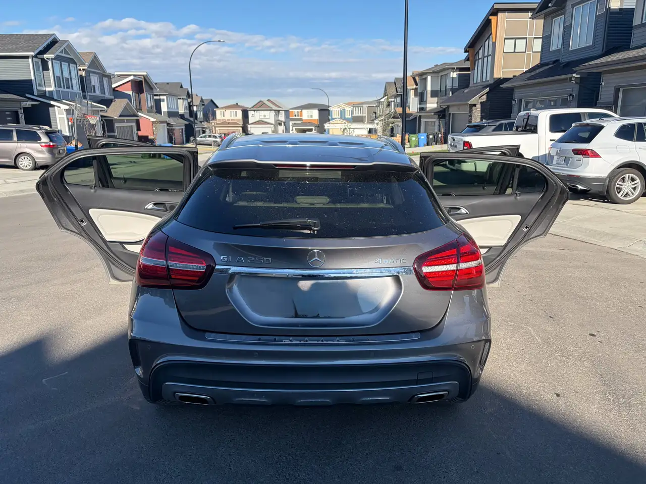 Mercedes-Benz GLA снимка Mercedes-Benz GLA