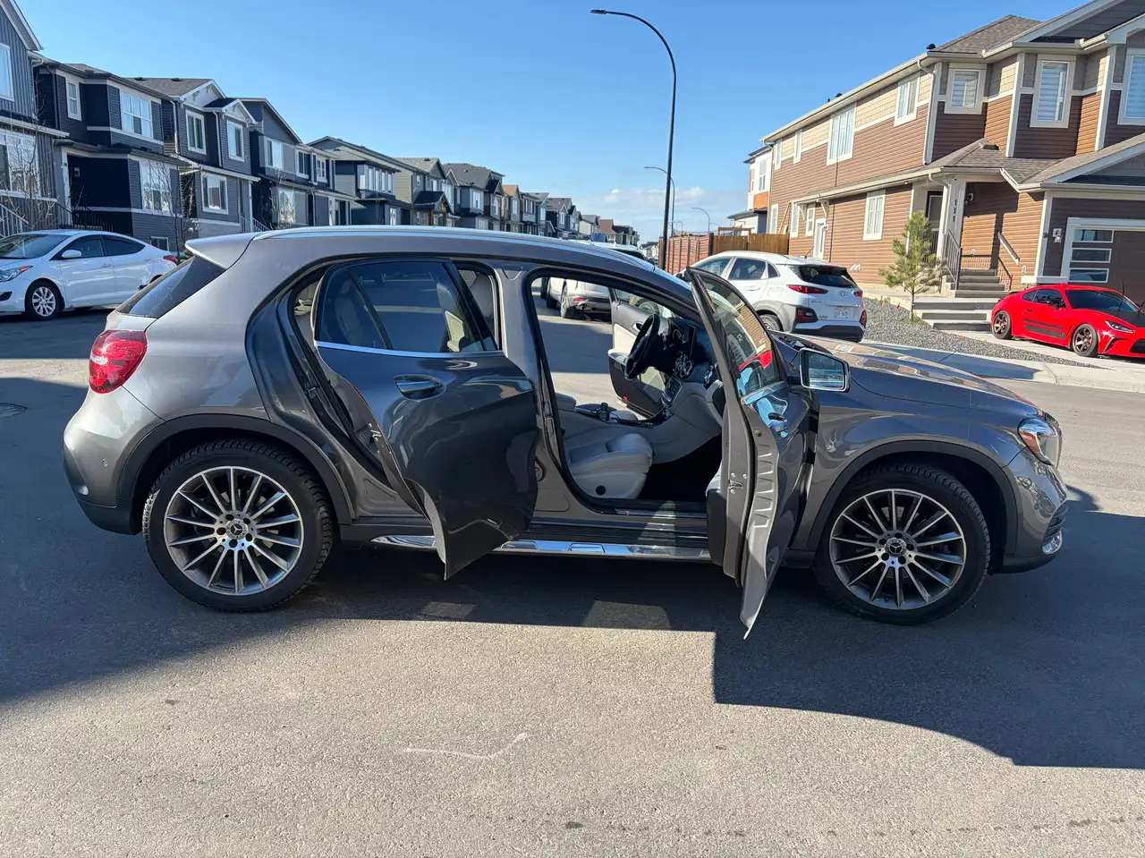 Mercedes-Benz GLA снимка Mercedes-Benz GLA