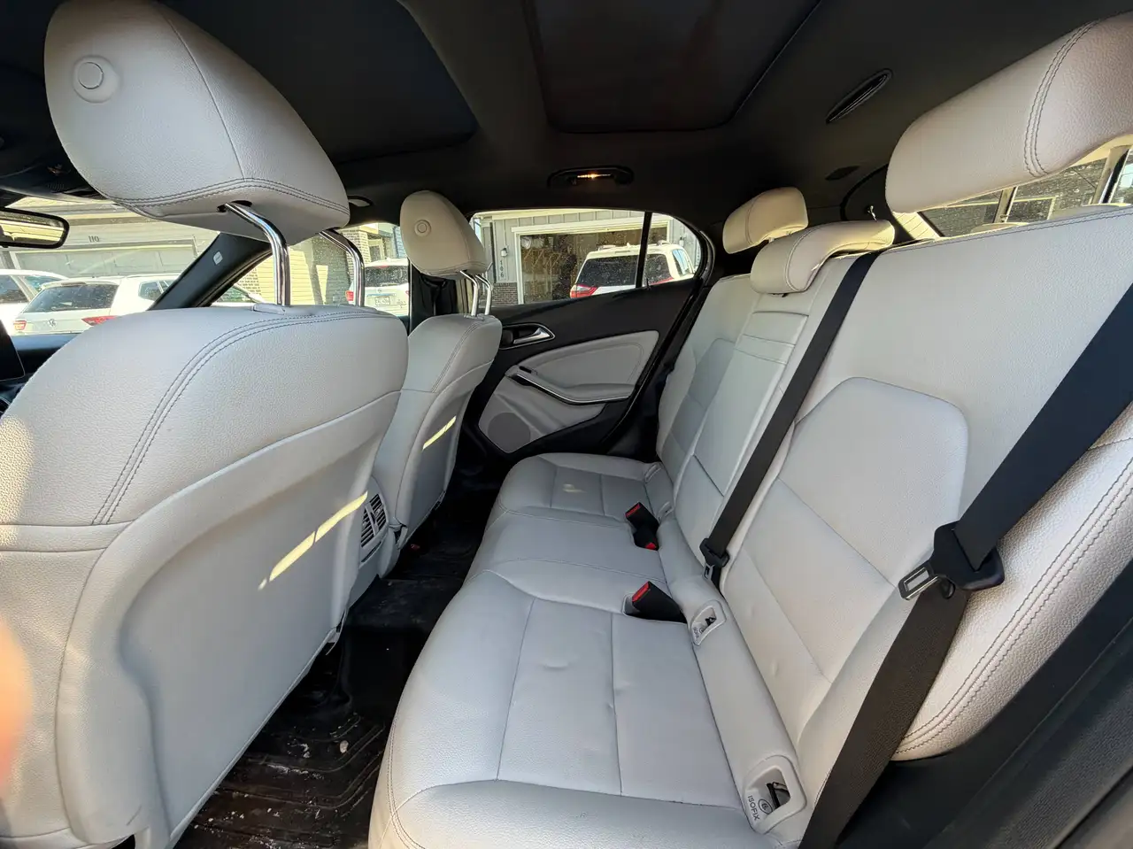 Mercedes-Benz GLA снимка Mercedes-Benz GLA