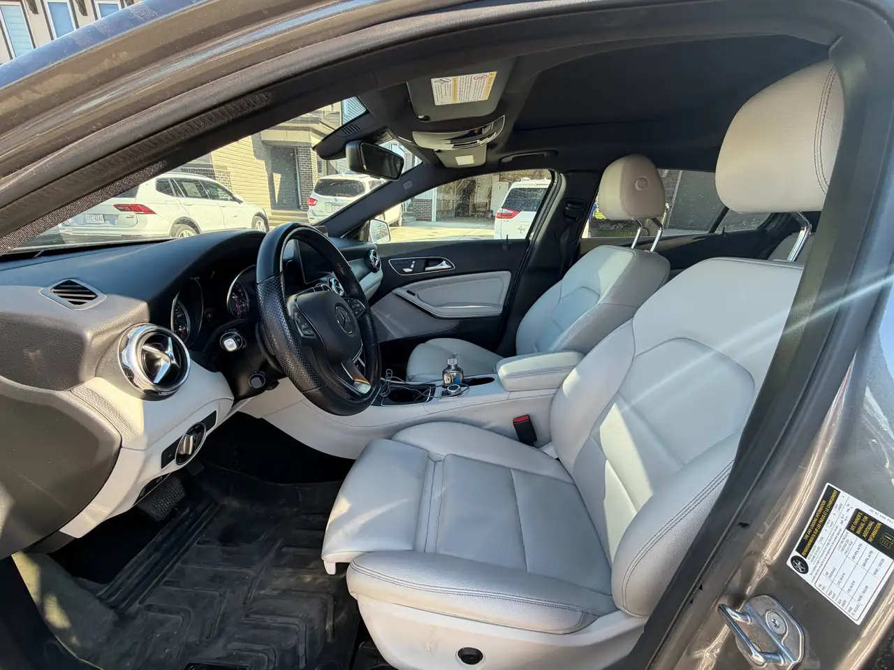 Mercedes-Benz GLA снимка Mercedes-Benz GLA