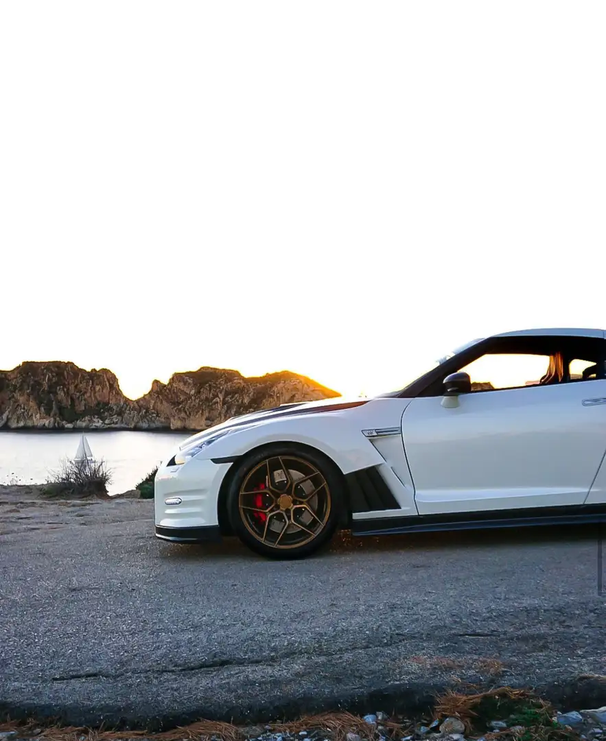 Nissan GT-R Premium Edition - 2