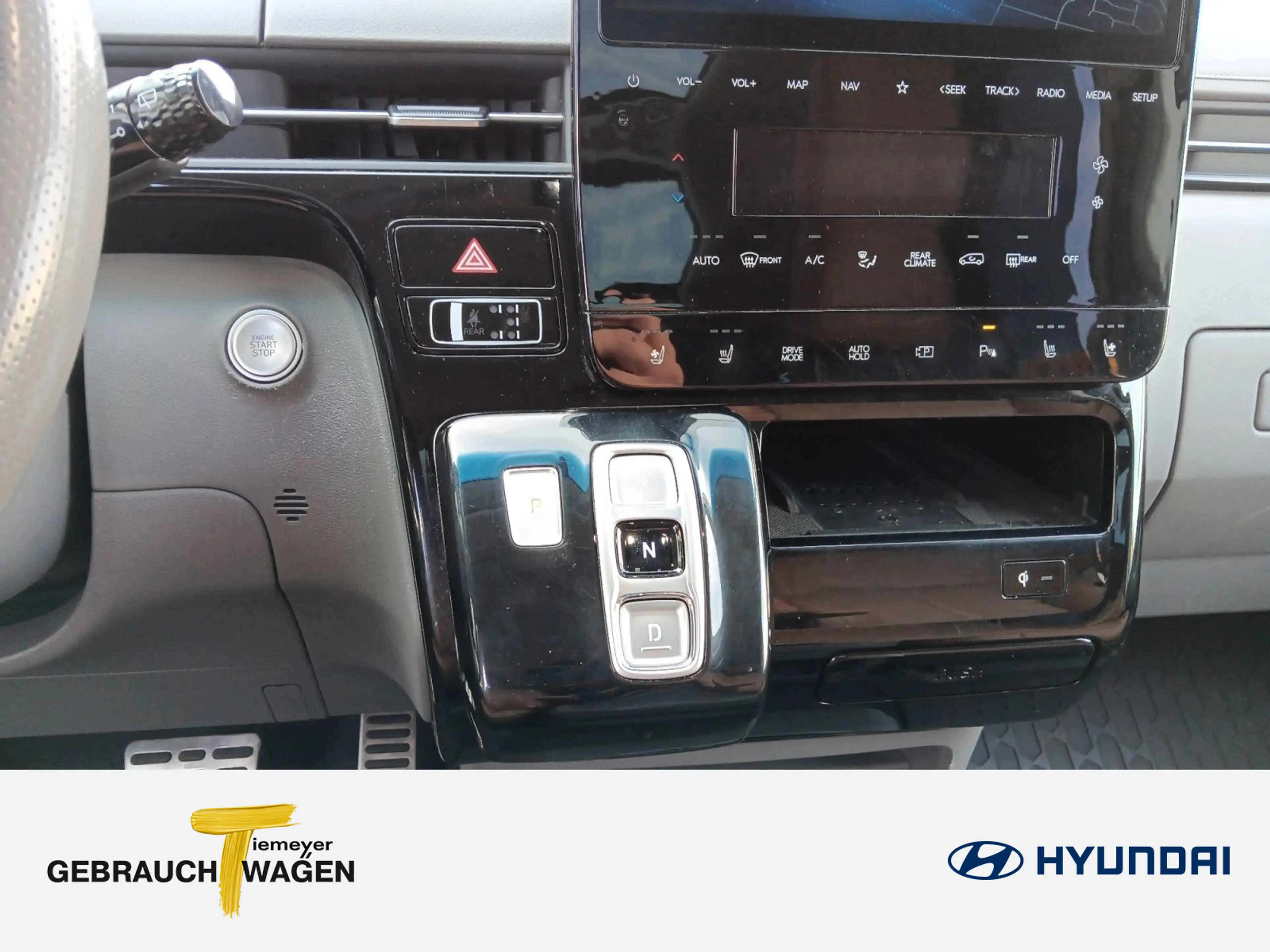 Hyundai STARIA STARIA 2.2 CRDi Signature 4WD Leder Navi PanoD — photo 13
