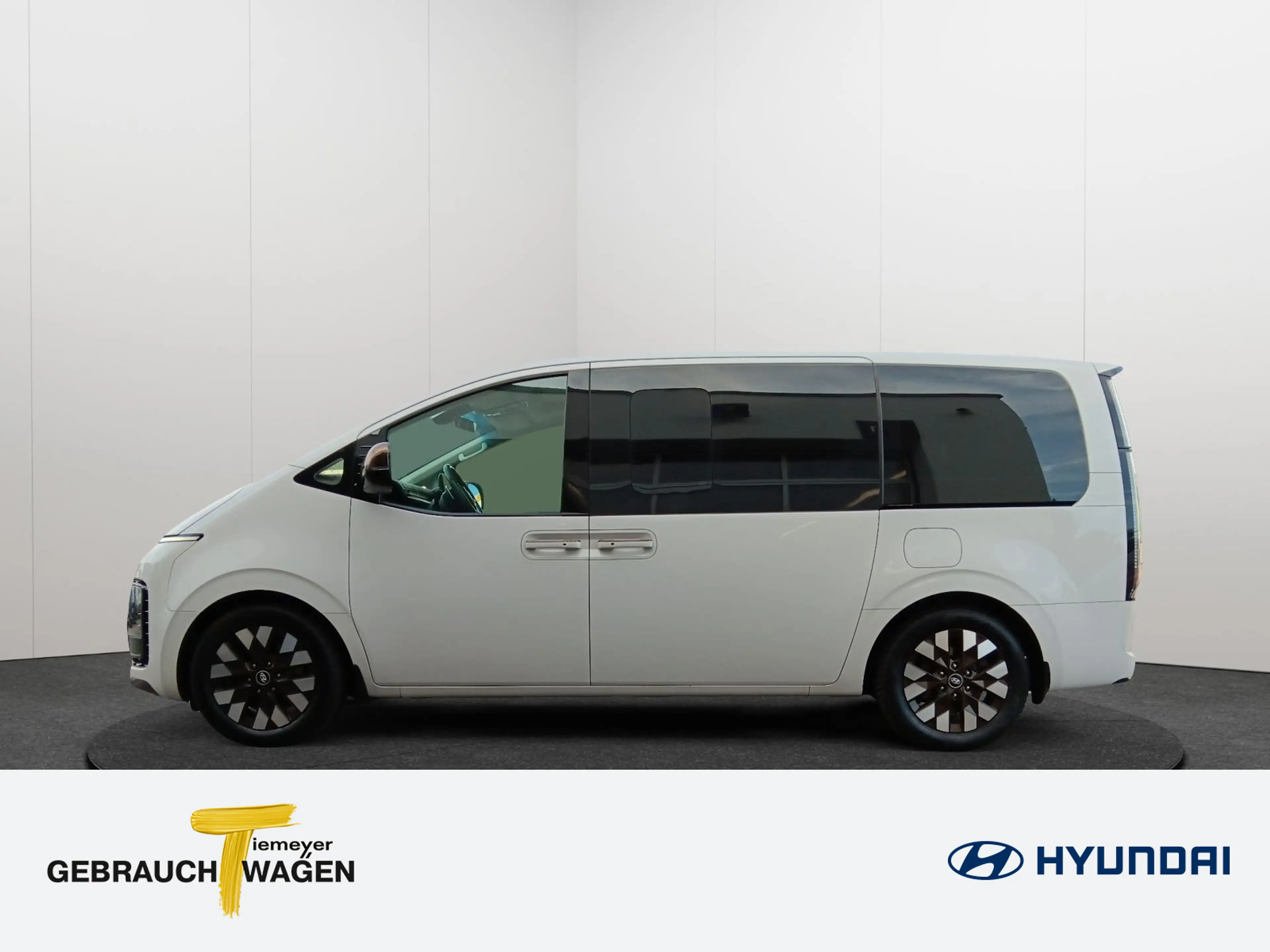 Hyundai STARIA STARIA 2.2 CRDi Signature 4WD Leder Navi PanoD — photo 8