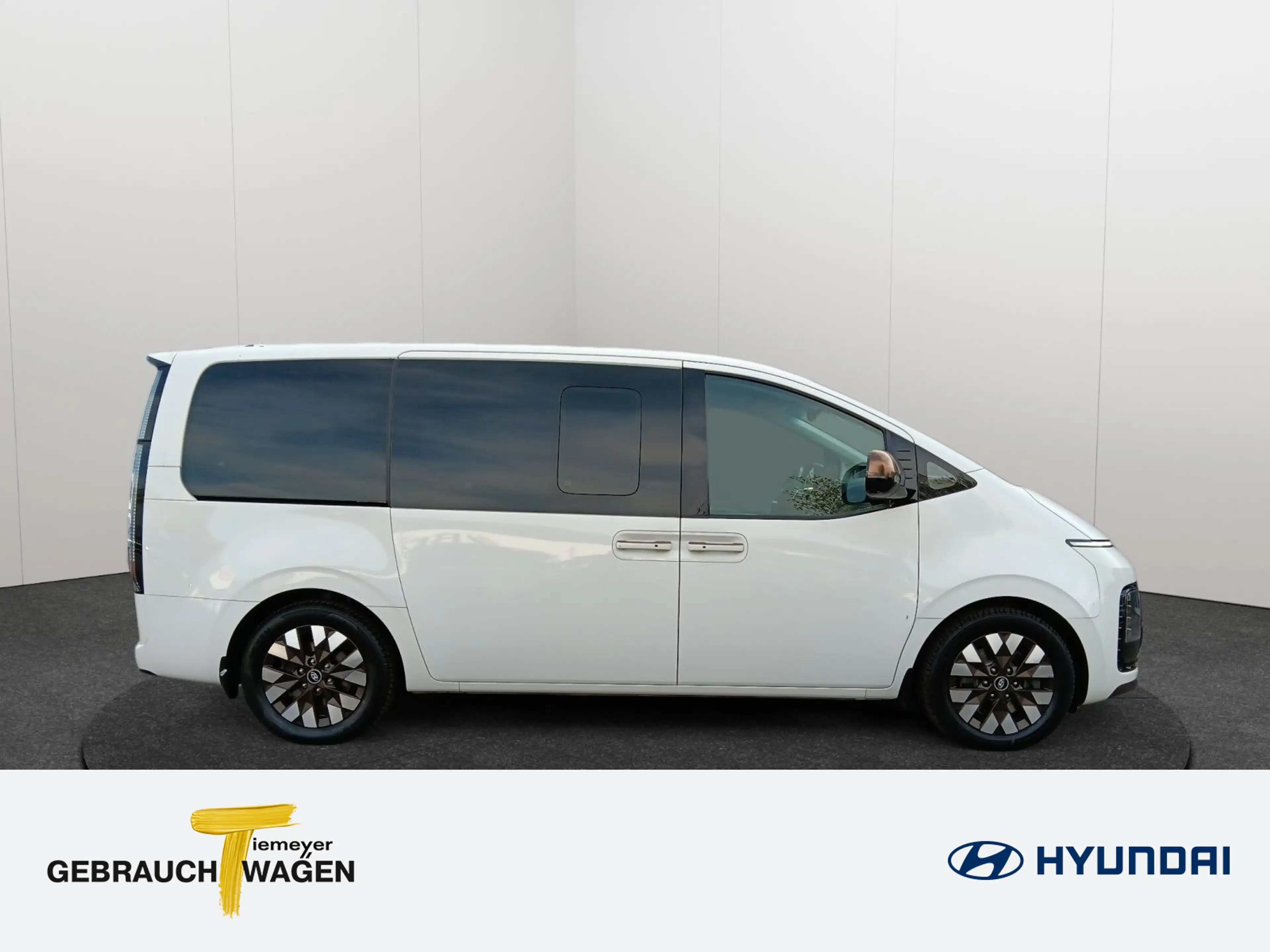 Hyundai STARIA STARIA 2.2 CRDi Signature 4WD Leder Navi PanoD — photo 4