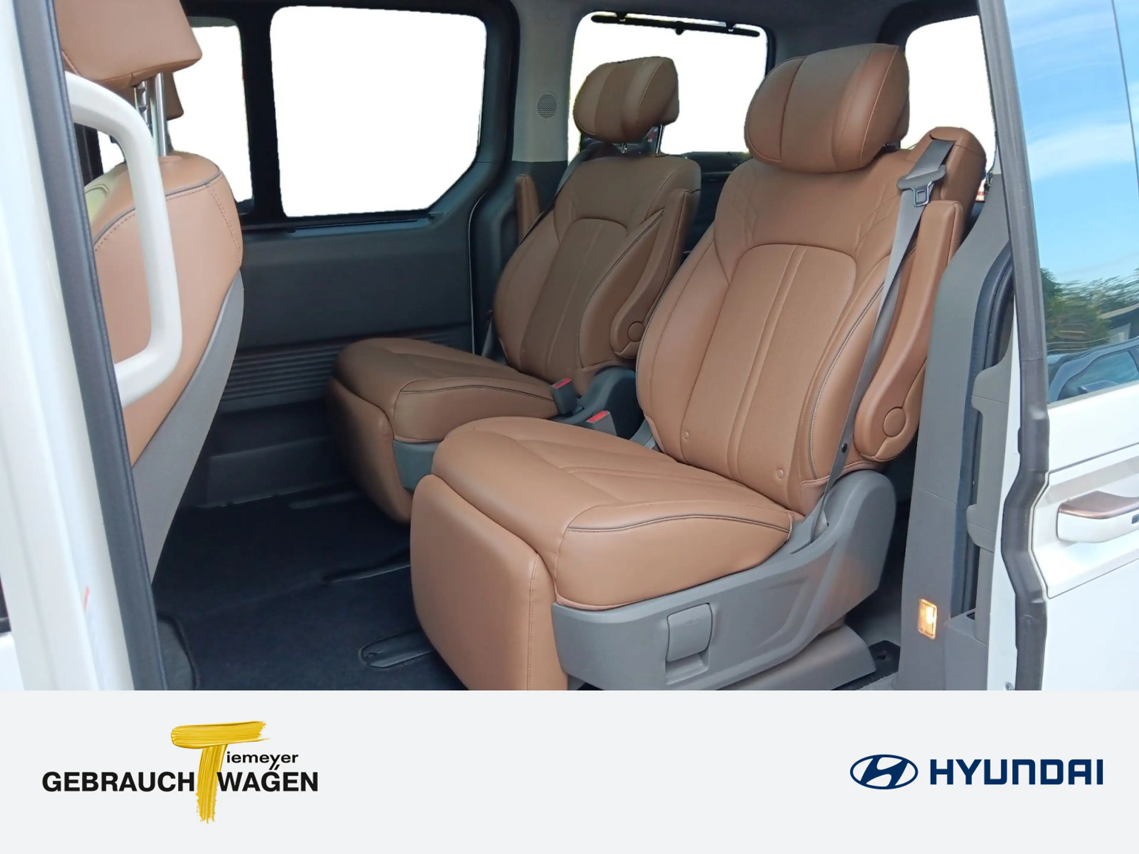 Hyundai STARIA STARIA 2.2 CRDi Signature 4WD Leder Navi PanoD — photo 11