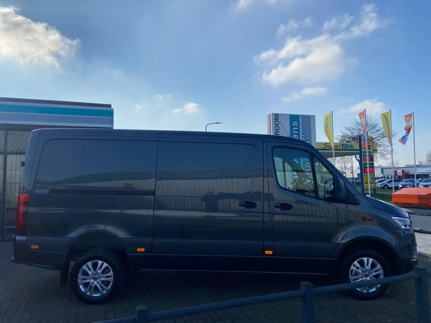 Mercedes-Benz Sprinter 319 CDI L2H1 Elec. Schuifdeur | 360° Camera | DISt Grijs - 2