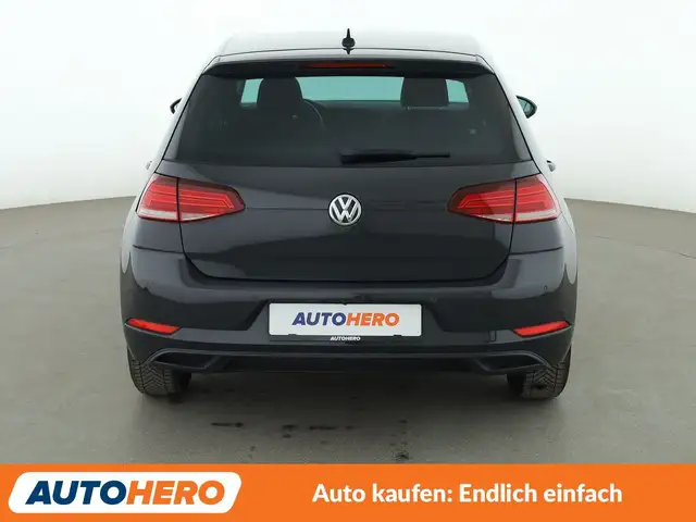 Volkswagen Golf view 5
