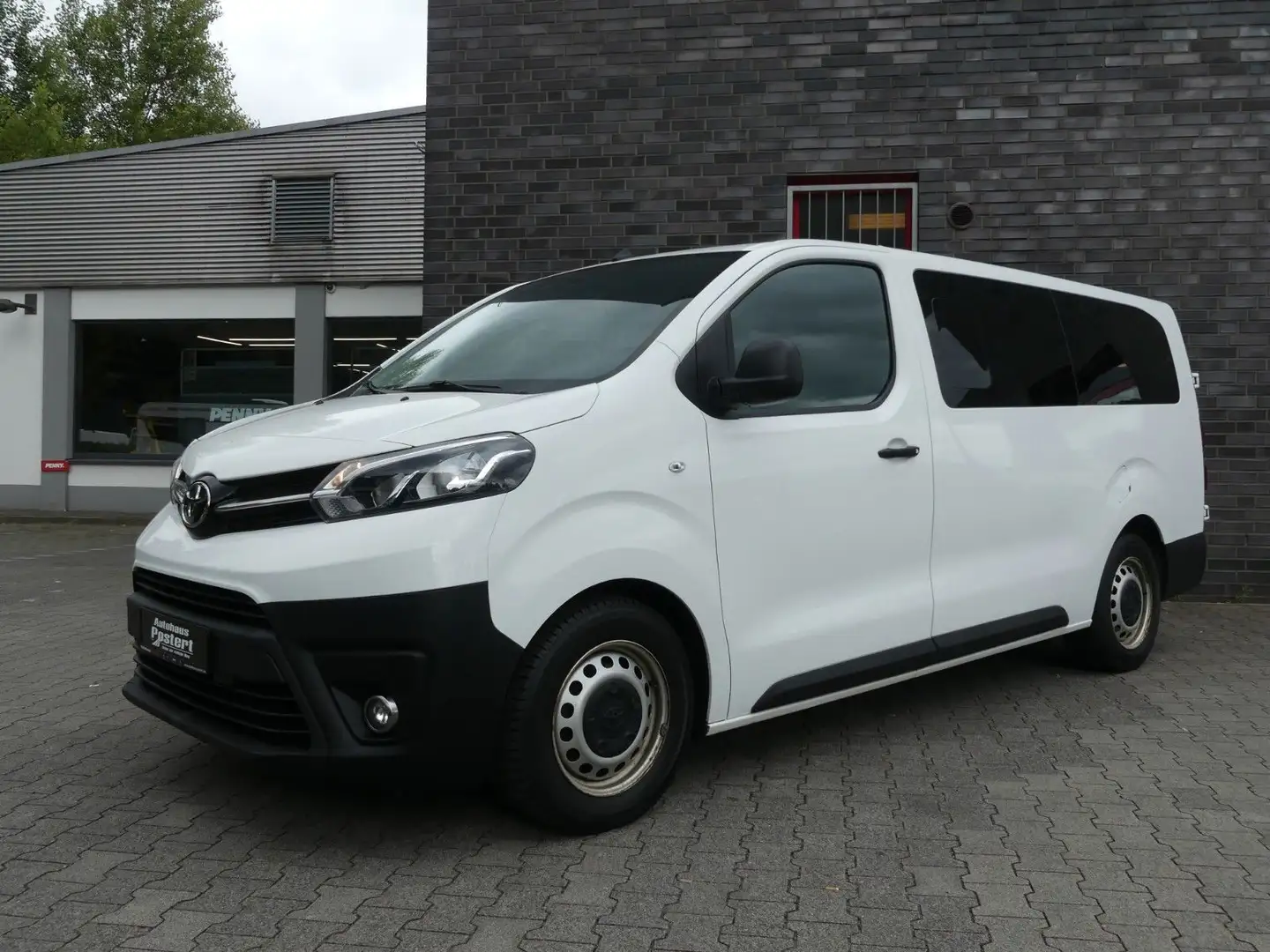 Toyota Proace 2,0-l-D-4D 106kW L2 Combi Weiß - 1
