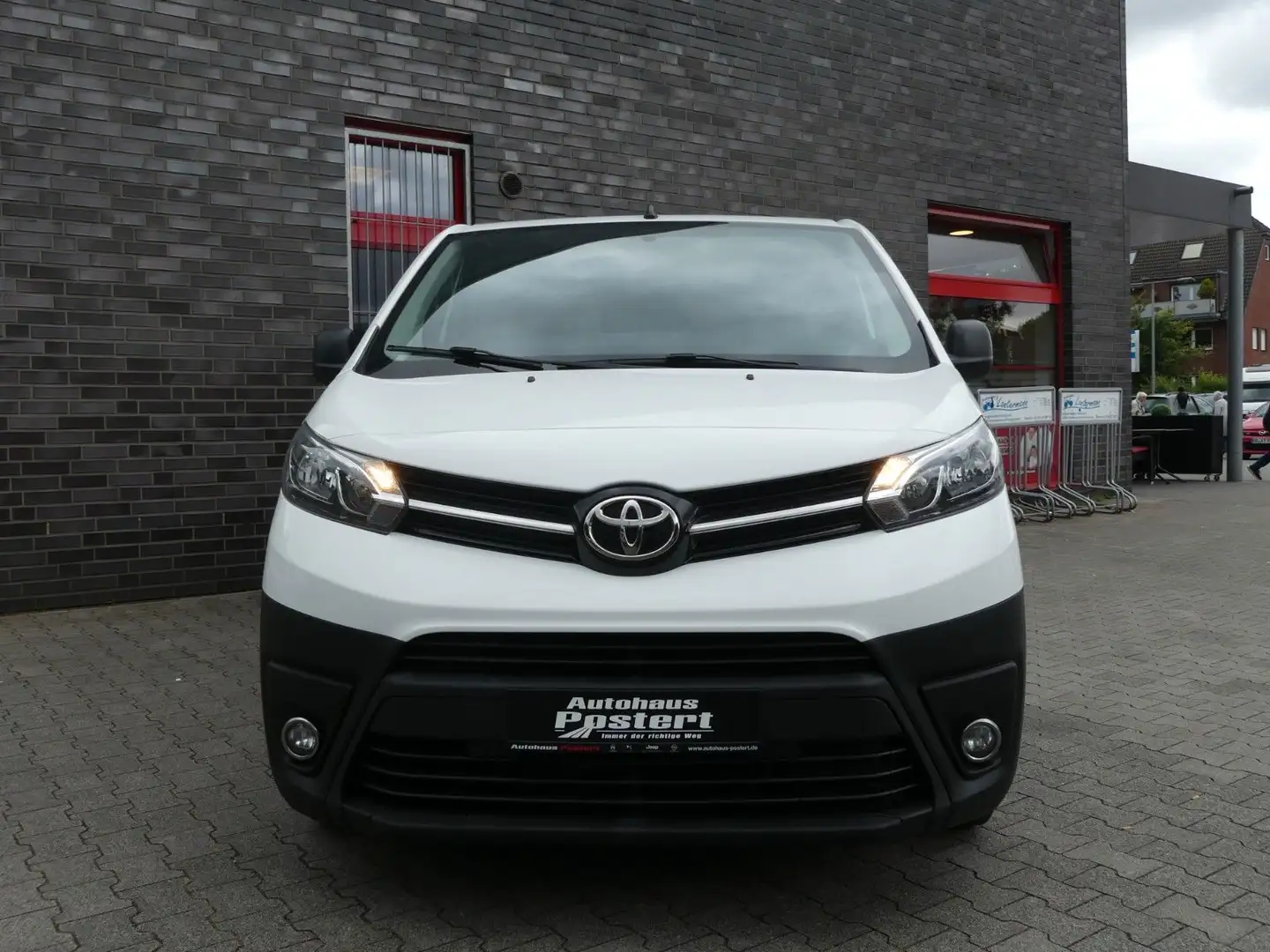 Toyota Proace 2,0-l-D-4D 106kW L2 Combi Weiß - 2