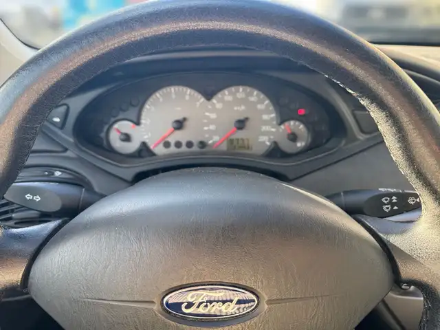 Ford Focus view 8
