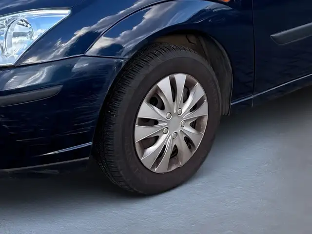 Ford Focus view 6