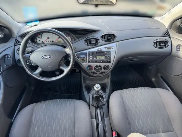 Ford Focus view 11