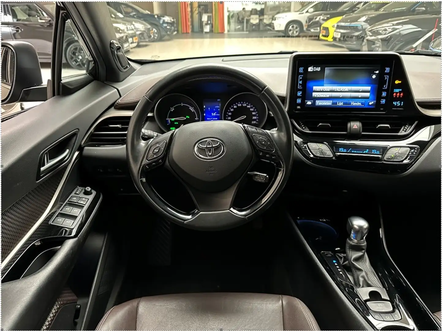 Toyota C-HR 1.8 Hybrid Executive [ TREKHAAK I LEER I DEALER ON Zwart - 2