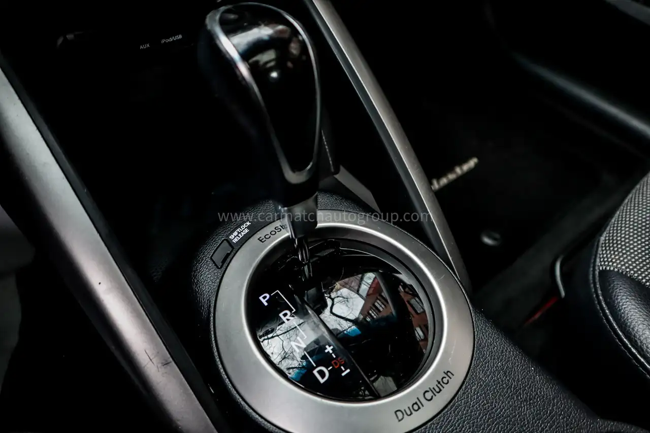 Hyundai VELOSTER снимка Hyundai VELOSTER