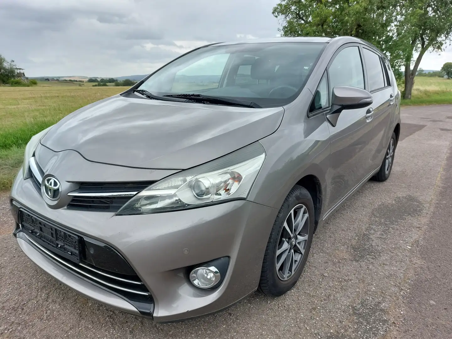 Toyota Verso SkyView Edition - 1