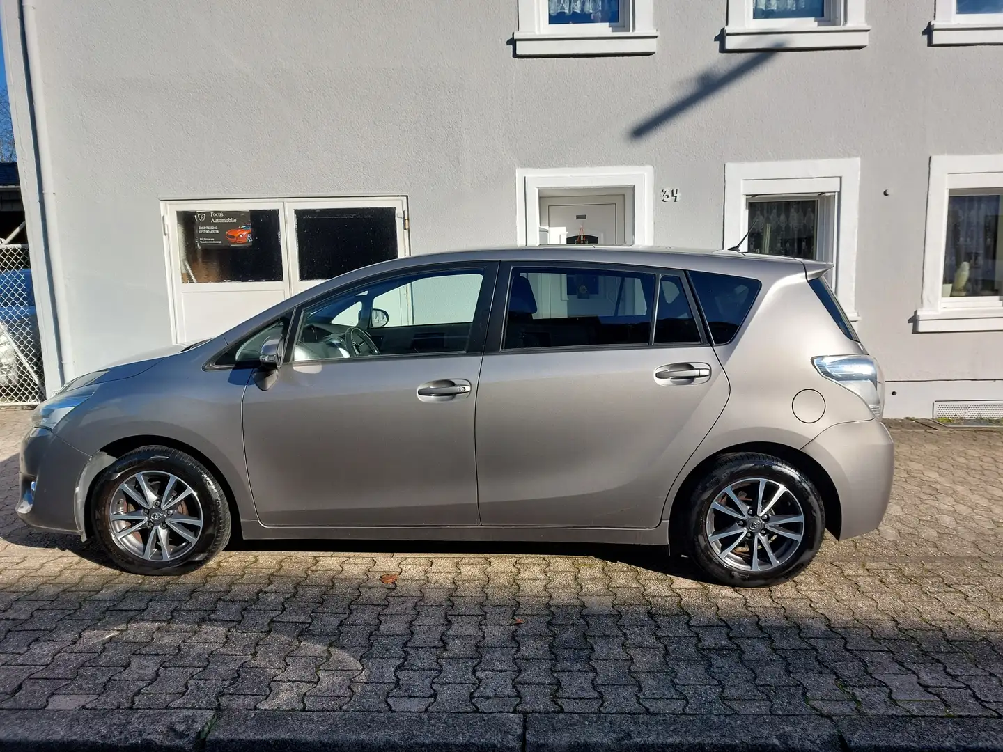 Toyota Verso SkyView Edition - 2